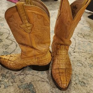 Cowboy boots size 9